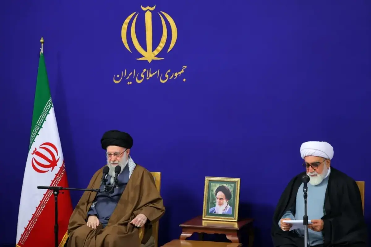 دیدار رهبر انقلاب با اعضای ستاد کنگره میلانی