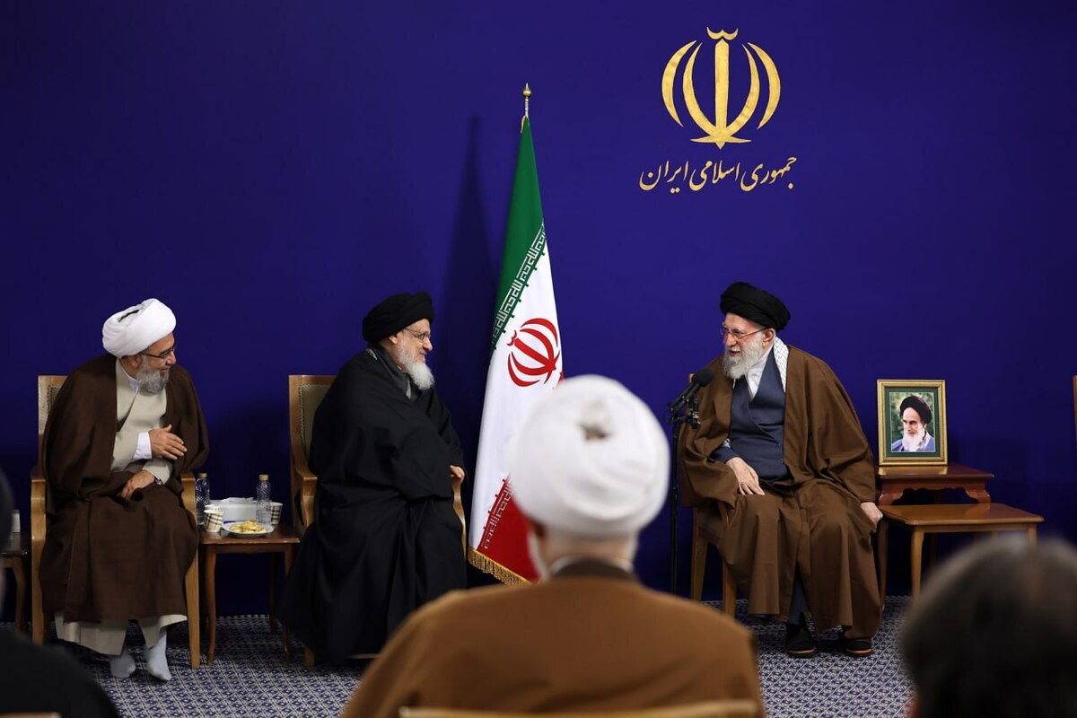 دیدار رهبر انقلاب با اعضای ستاد کنگره میلانی