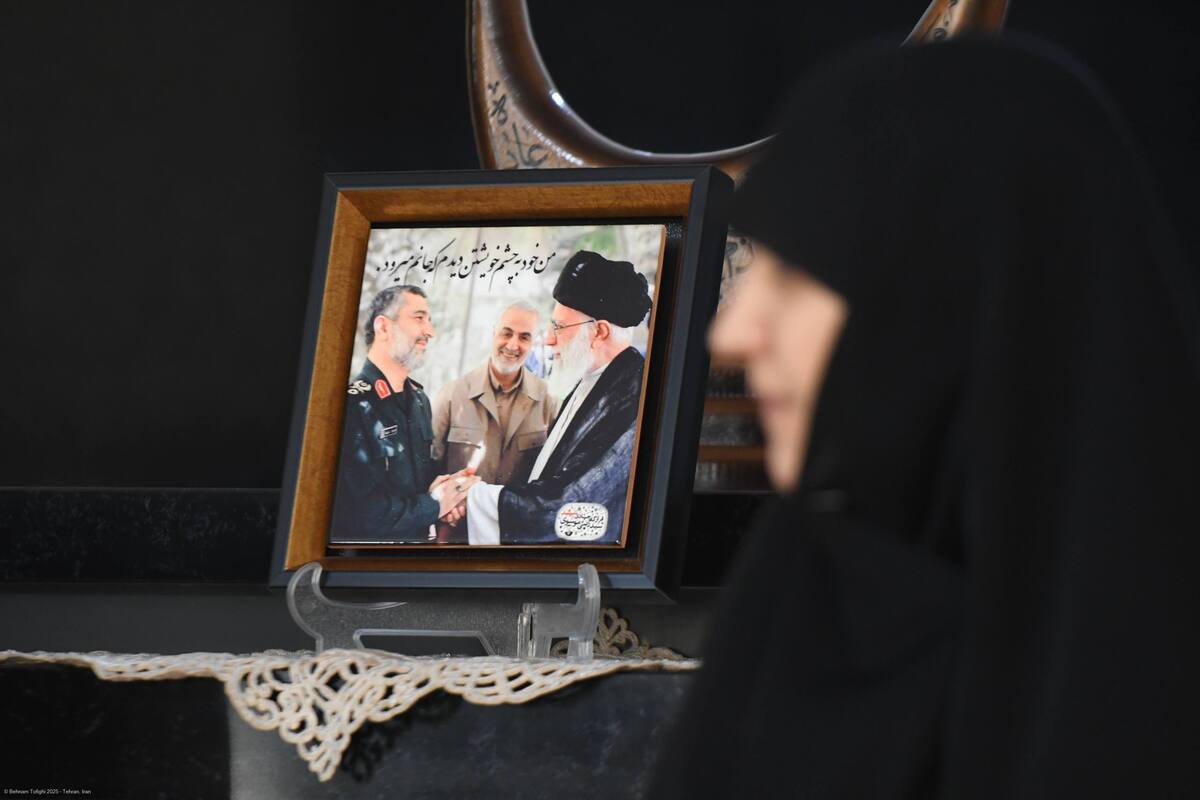 دیدار لاریجانی با خانواده‌ شهیدان حاجی‌زاده و محمود باقری