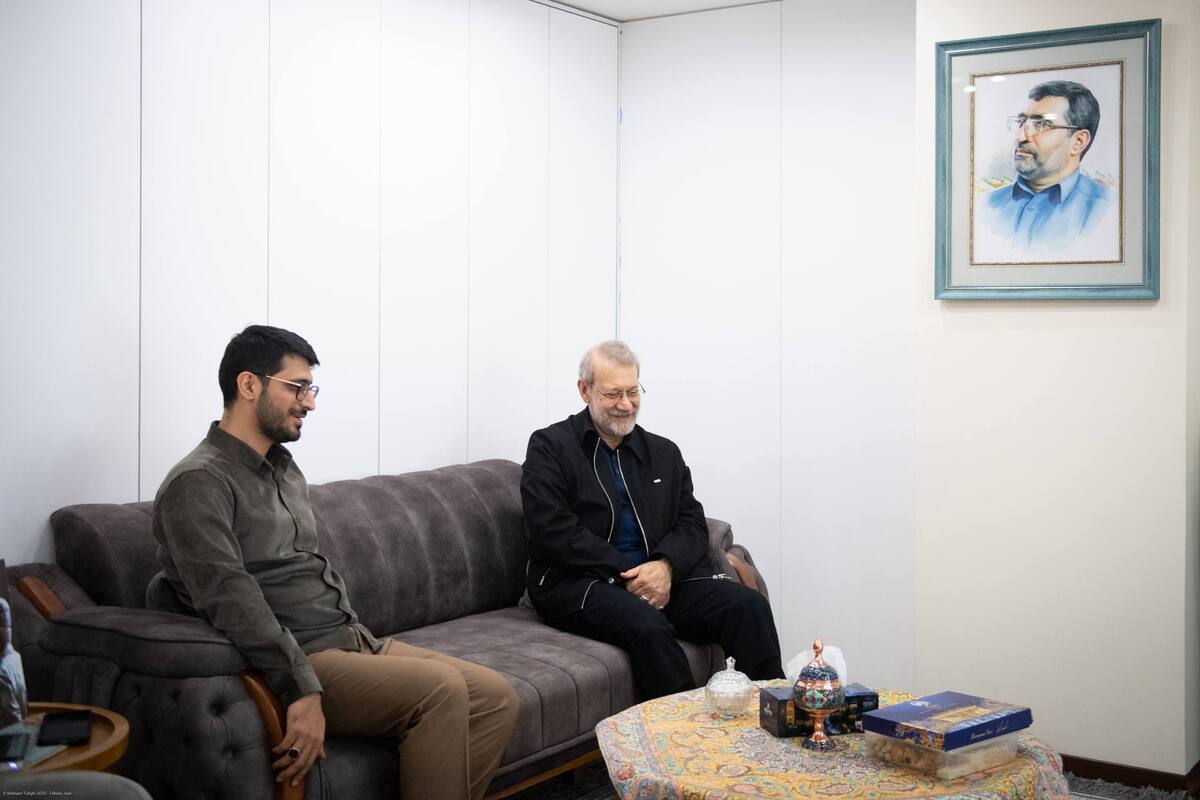 دیدار لاریجانی با خانواده‌ شهیدان حاجی‌زاده و محمود باقری