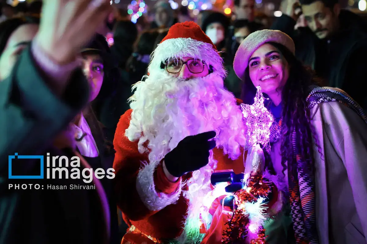 وقتی بابانوئل به خیابان‌های تهران می‌آید