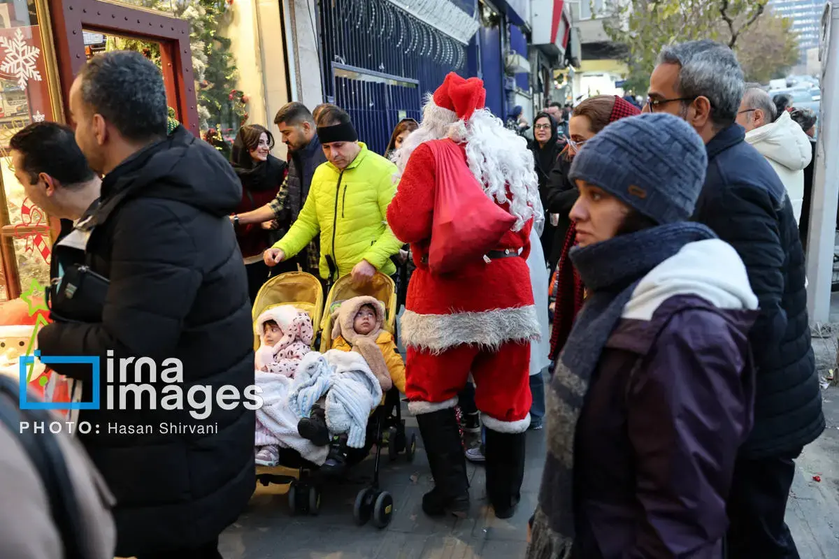 وقتی بابانوئل به خیابان‌های تهران می‌آید