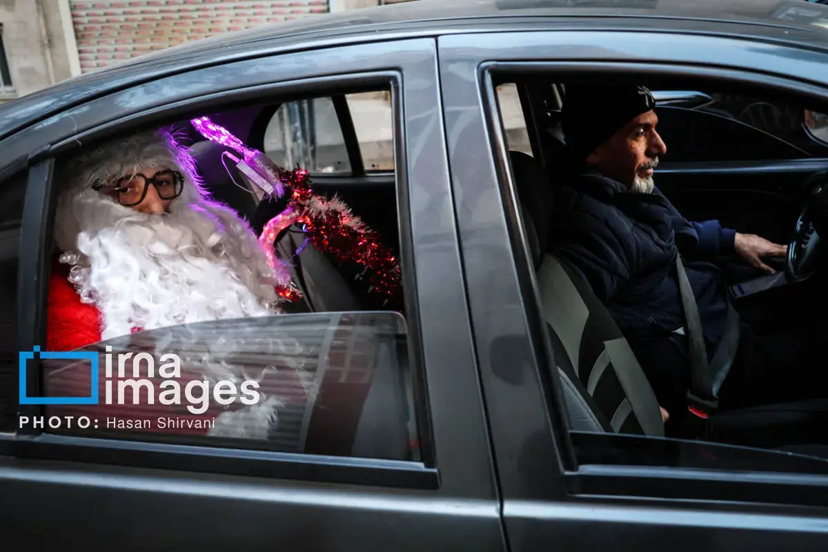 وقتی بابانوئل به خیابان‌های تهران می‌آید