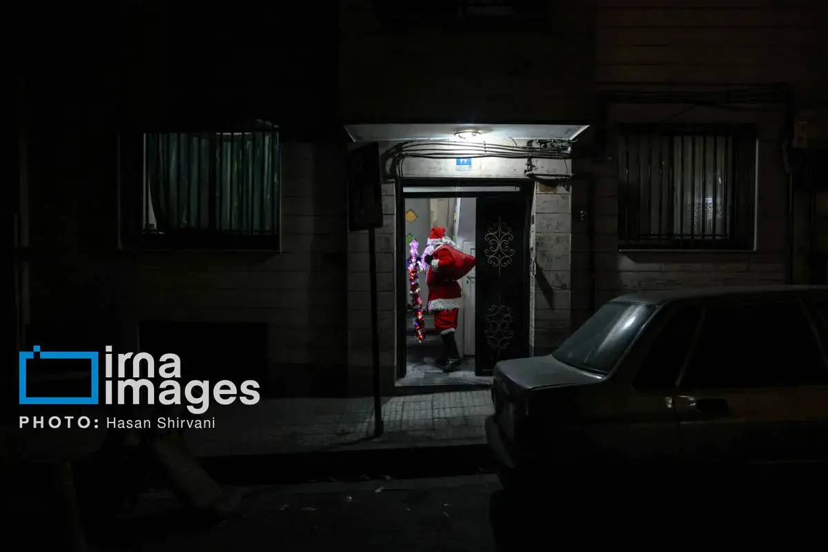 وقتی بابانوئل به خیابان‌های تهران می‌آید