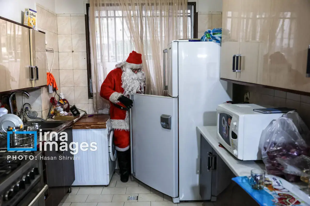 وقتی بابانوئل به خیابان‌های تهران می‌آید