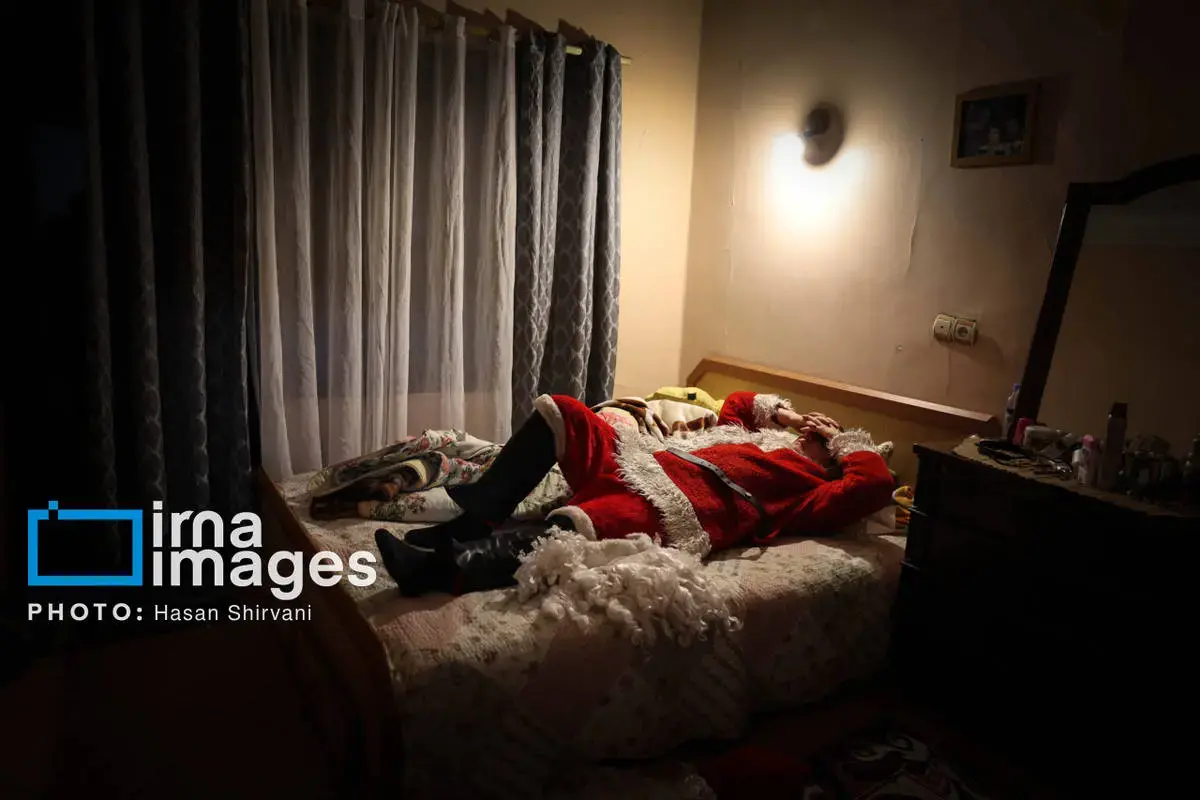 وقتی بابانوئل به خیابان‌های تهران می‌آید