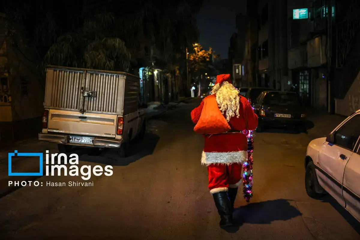 وقتی بابانوئل به خیابان‌های تهران می‌آید