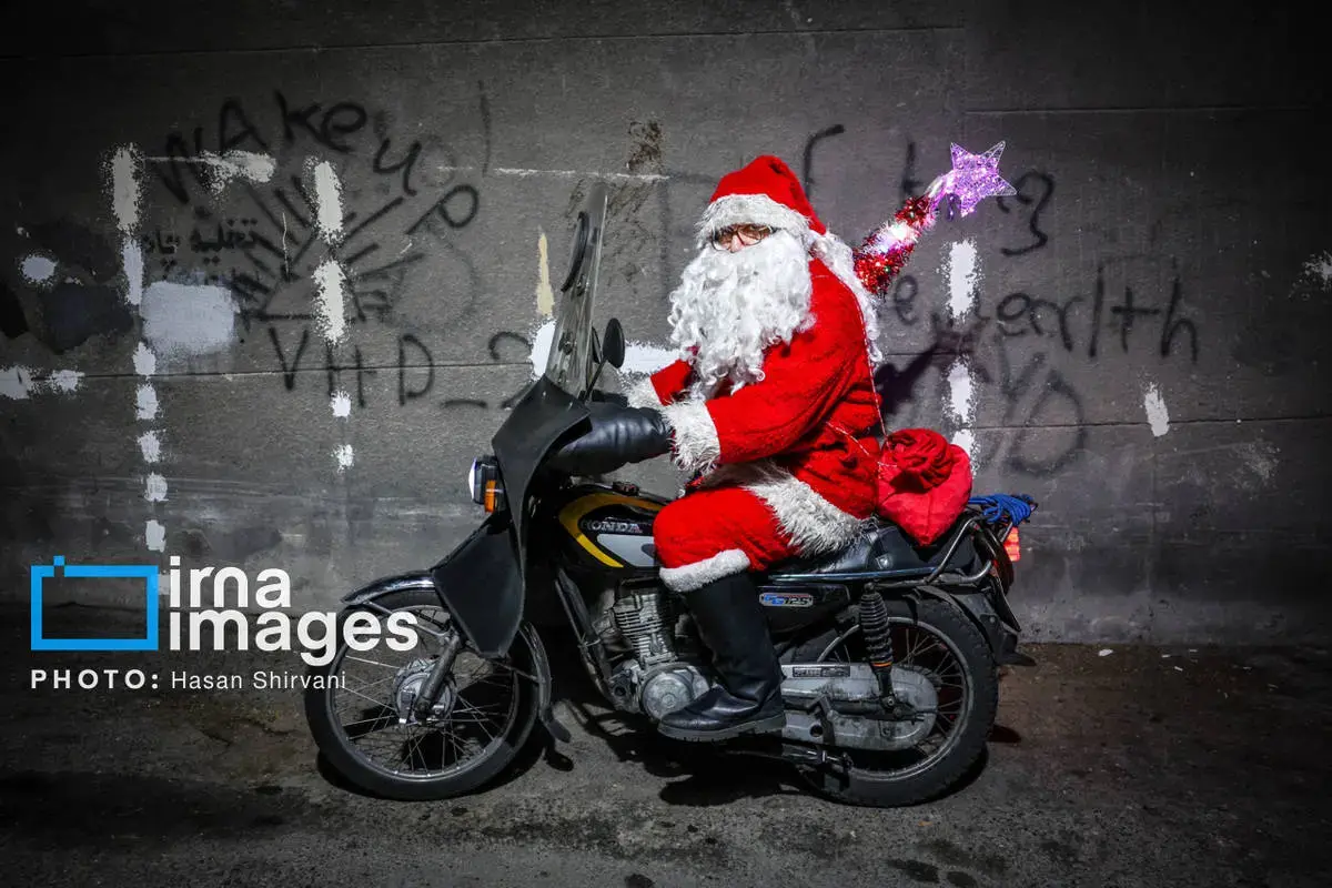 وقتی بابانوئل به خیابان‌های تهران می‌آید