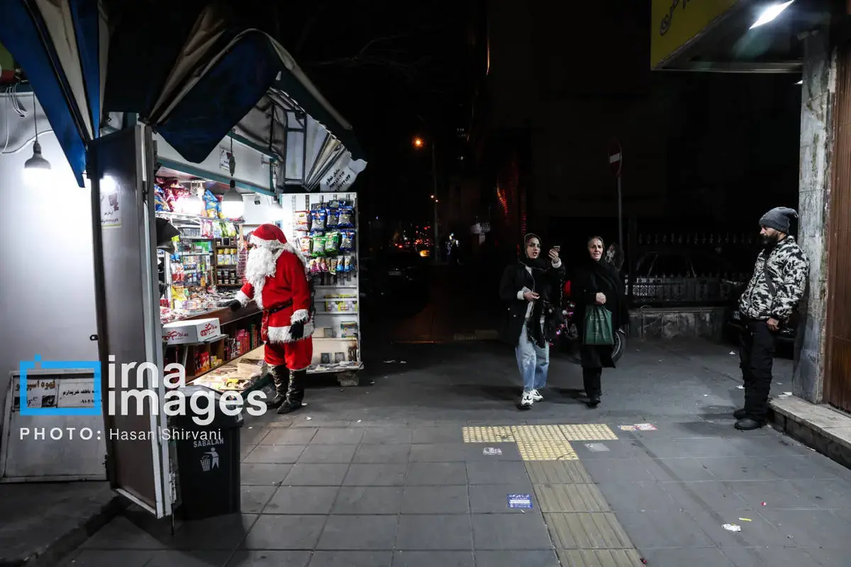 وقتی بابانوئل به خیابان‌های تهران می‌آید