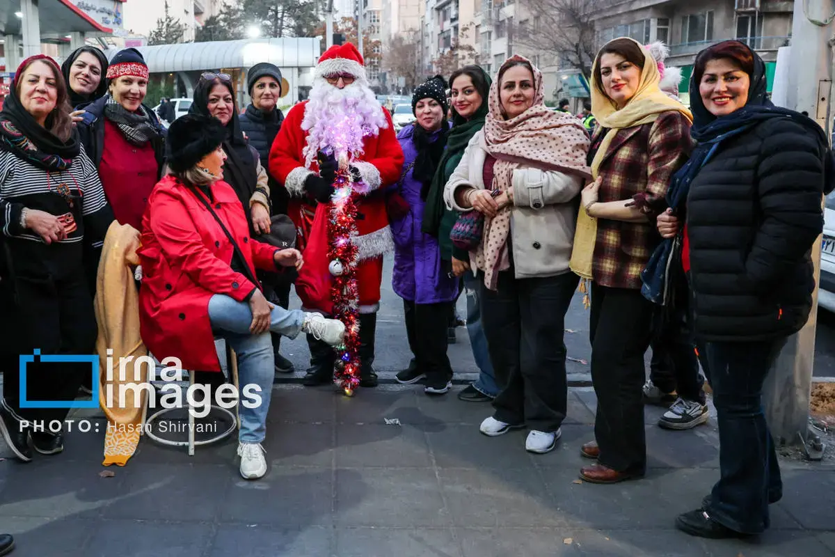 وقتی بابانوئل به خیابان‌های تهران می‌آید