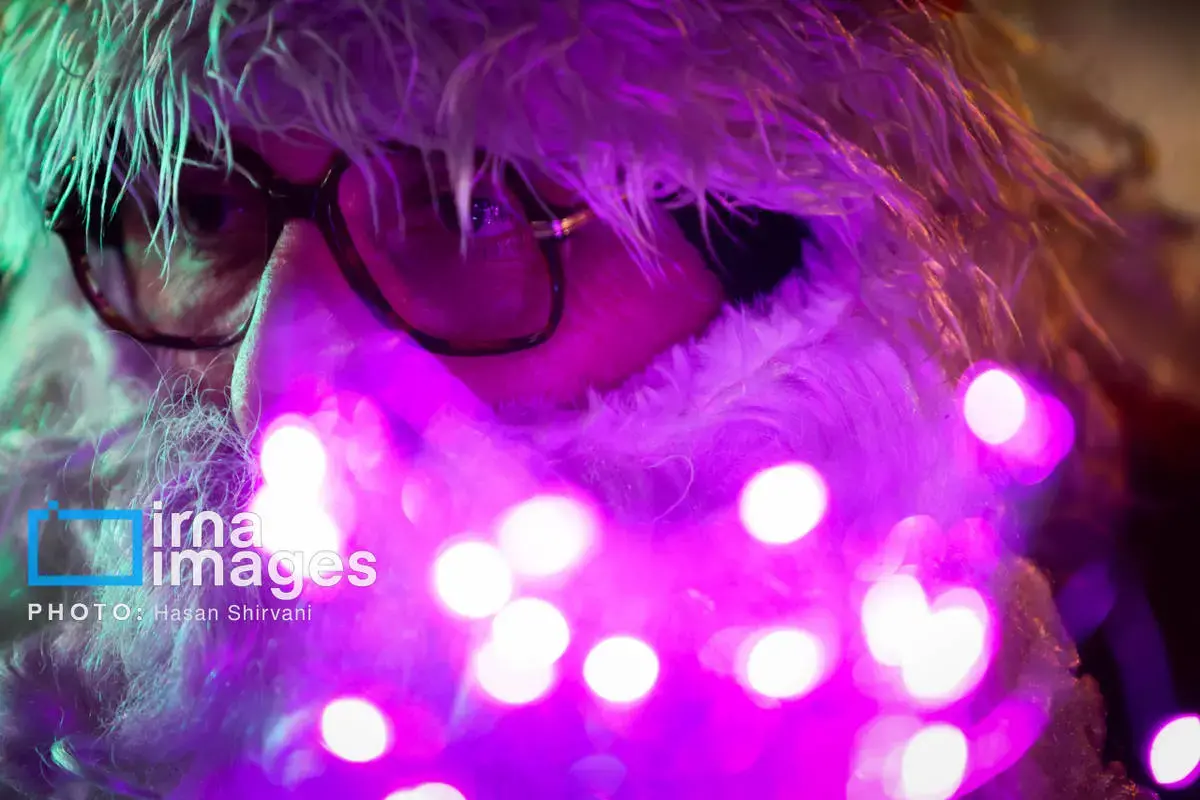 وقتی بابانوئل به خیابان‌های تهران می‌آید