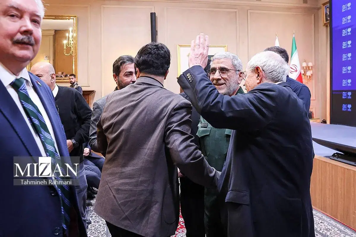 سردار قاآنی و زینب سلیمانی در کنفرانس مقاومت