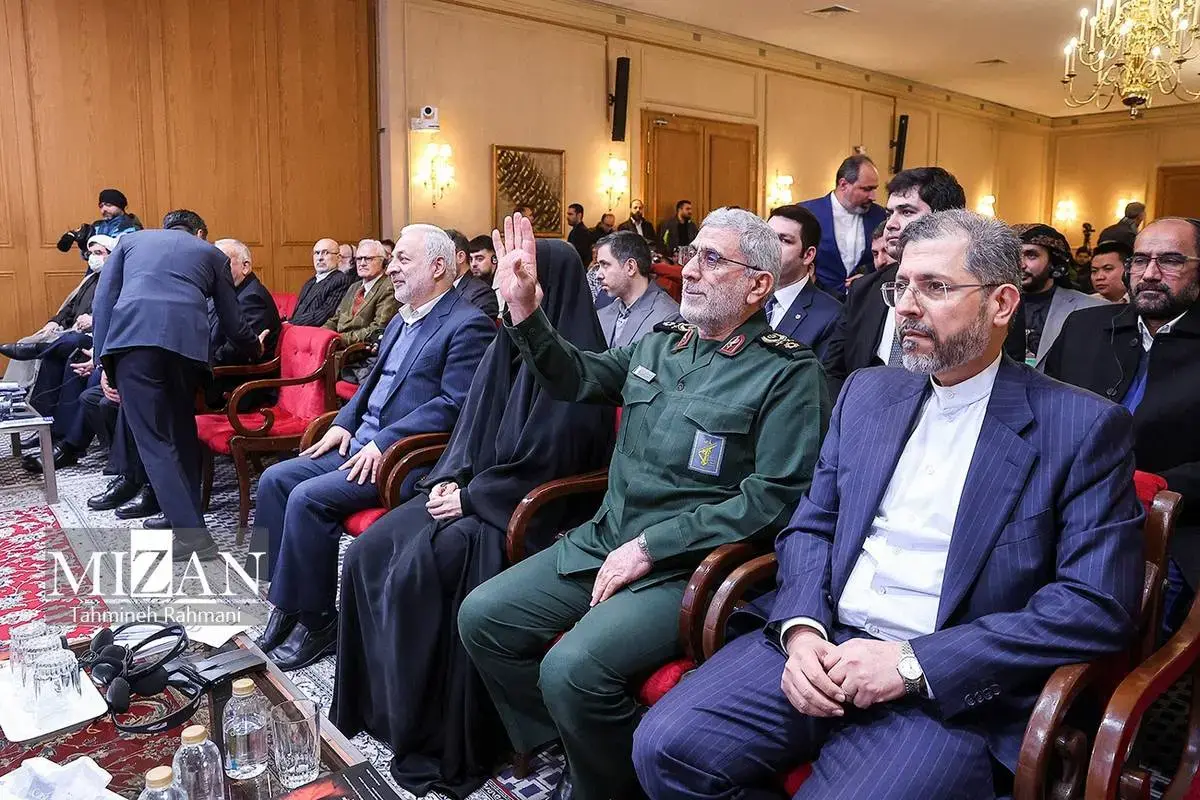 سردار قاآنی و زینب سلیمانی در کنفرانس مقاومت