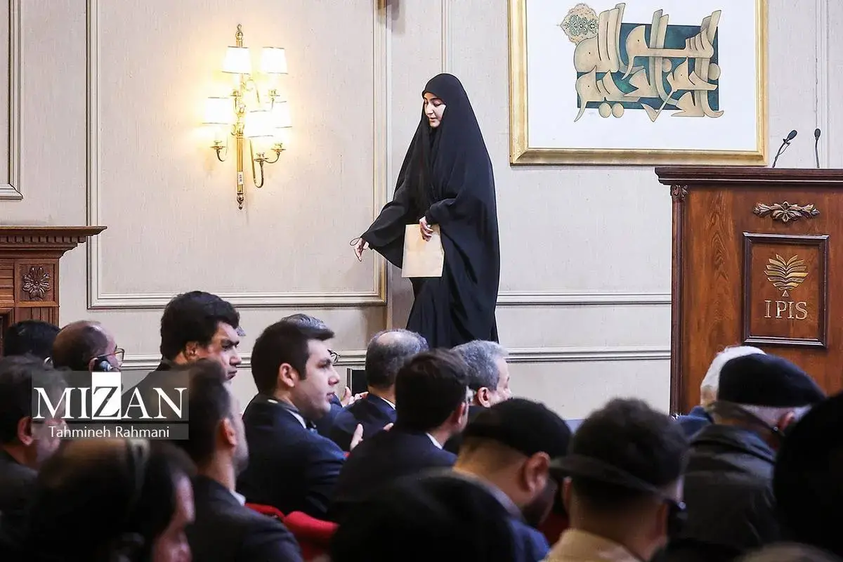 سردار قاآنی و زینب سلیمانی در کنفرانس مقاومت