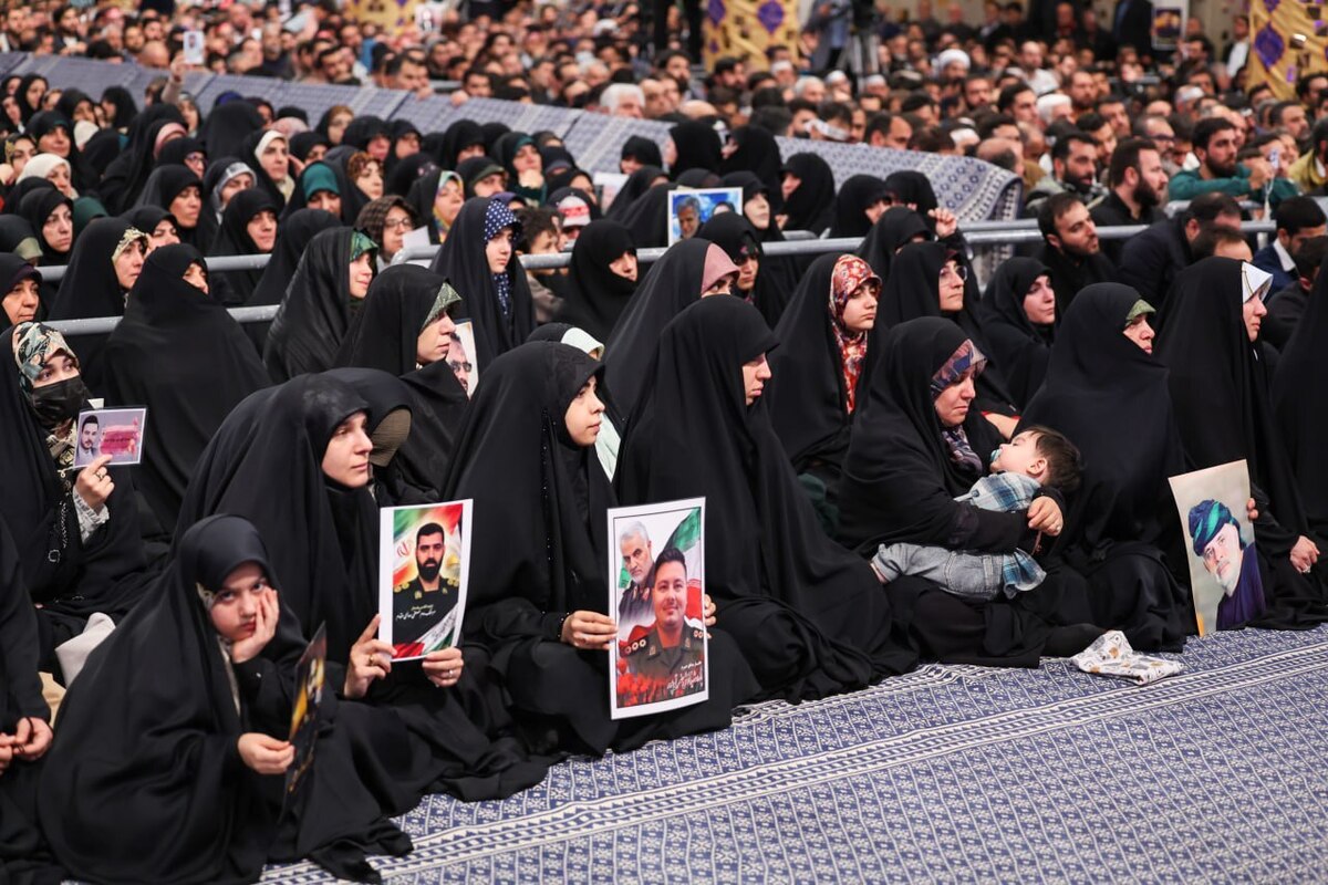 دیدار خانواده‌های شهدای جنگ ۱۲ روزه با رهبر انقلاب