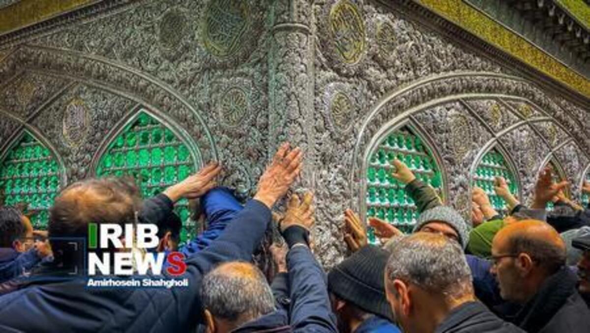 لحظه زیبای بارش برف در حرم امام رضا (ع)