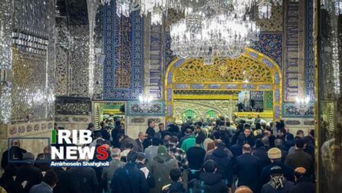 لحظه زیبای بارش برف در حرم امام رضا (ع)