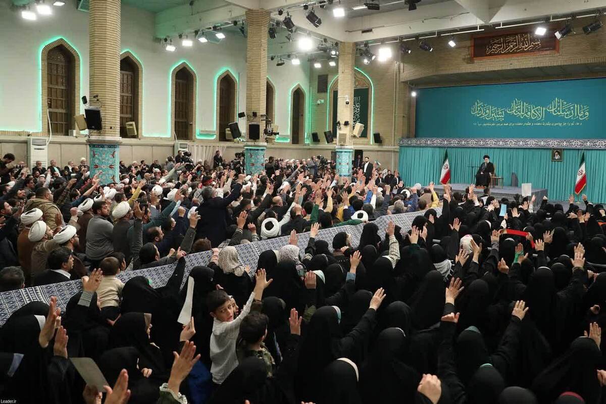  دیدار هزاران نفر از قشرهای مختلف مردم  با رهبر انقلاب