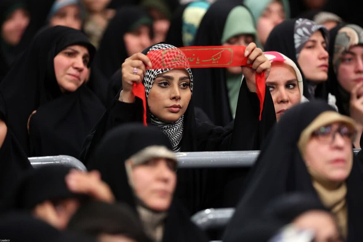  دیدار هزاران نفر از قشرهای مختلف مردم  با رهبر انقلاب