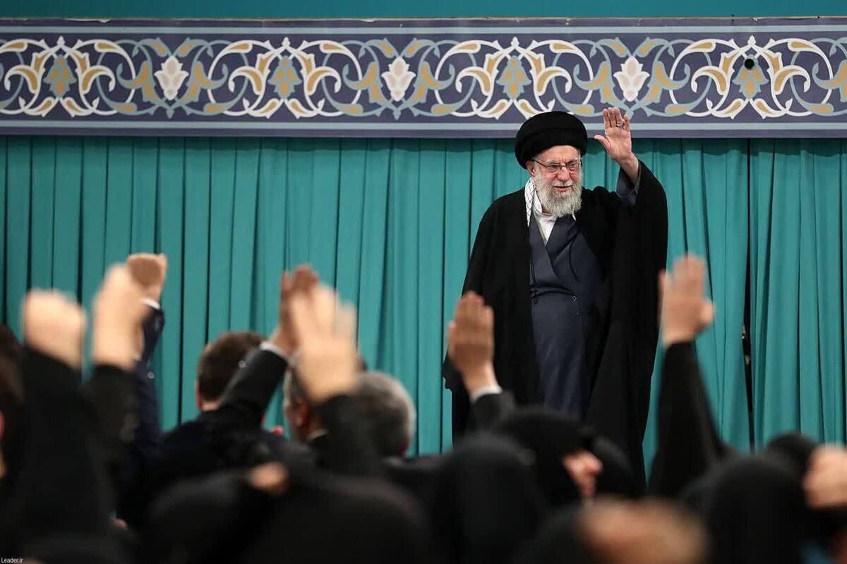  دیدار هزاران نفر از قشرهای مختلف مردم  با رهبر انقلاب