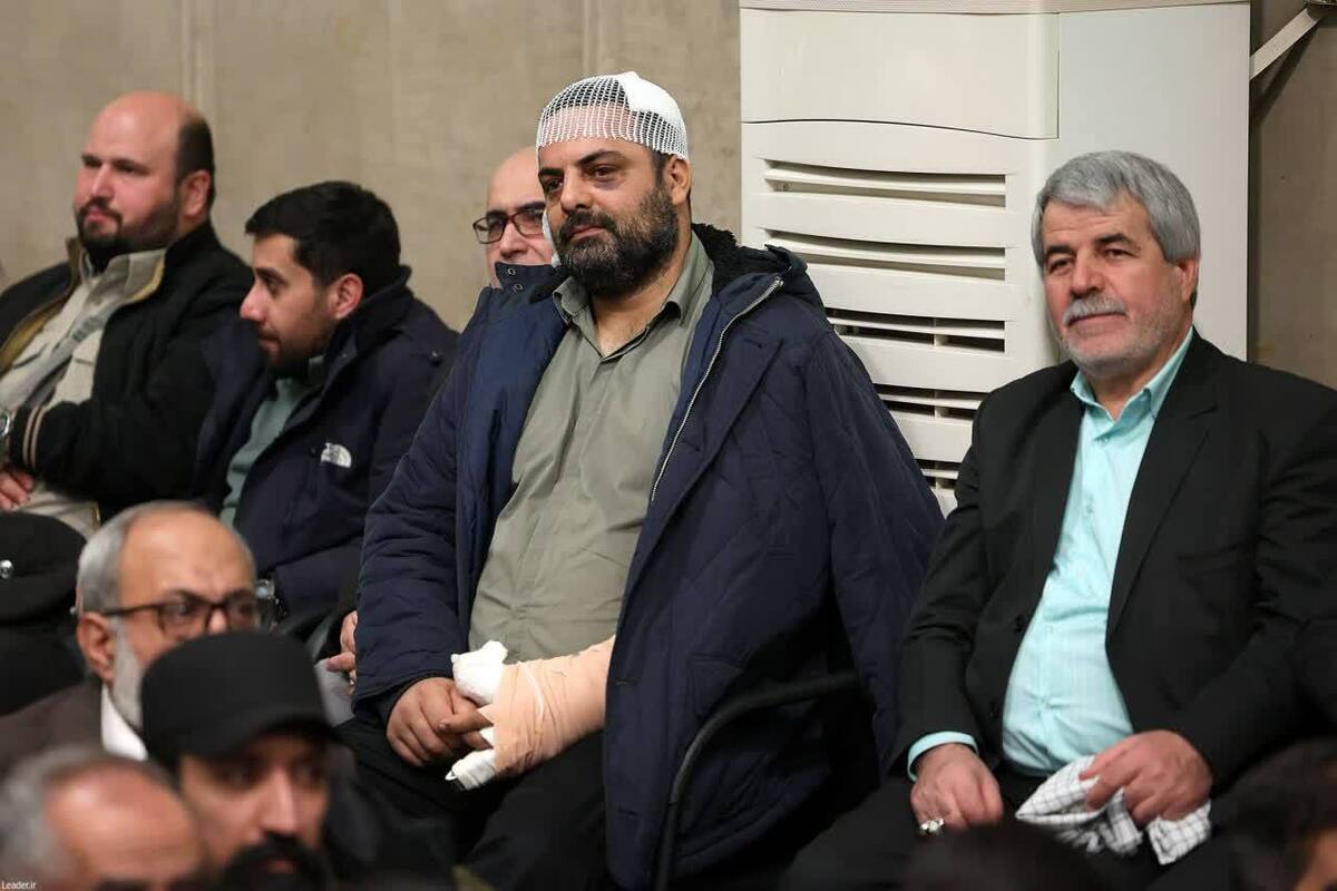  دیدار هزاران نفر از قشرهای مختلف مردم  با رهبر انقلاب