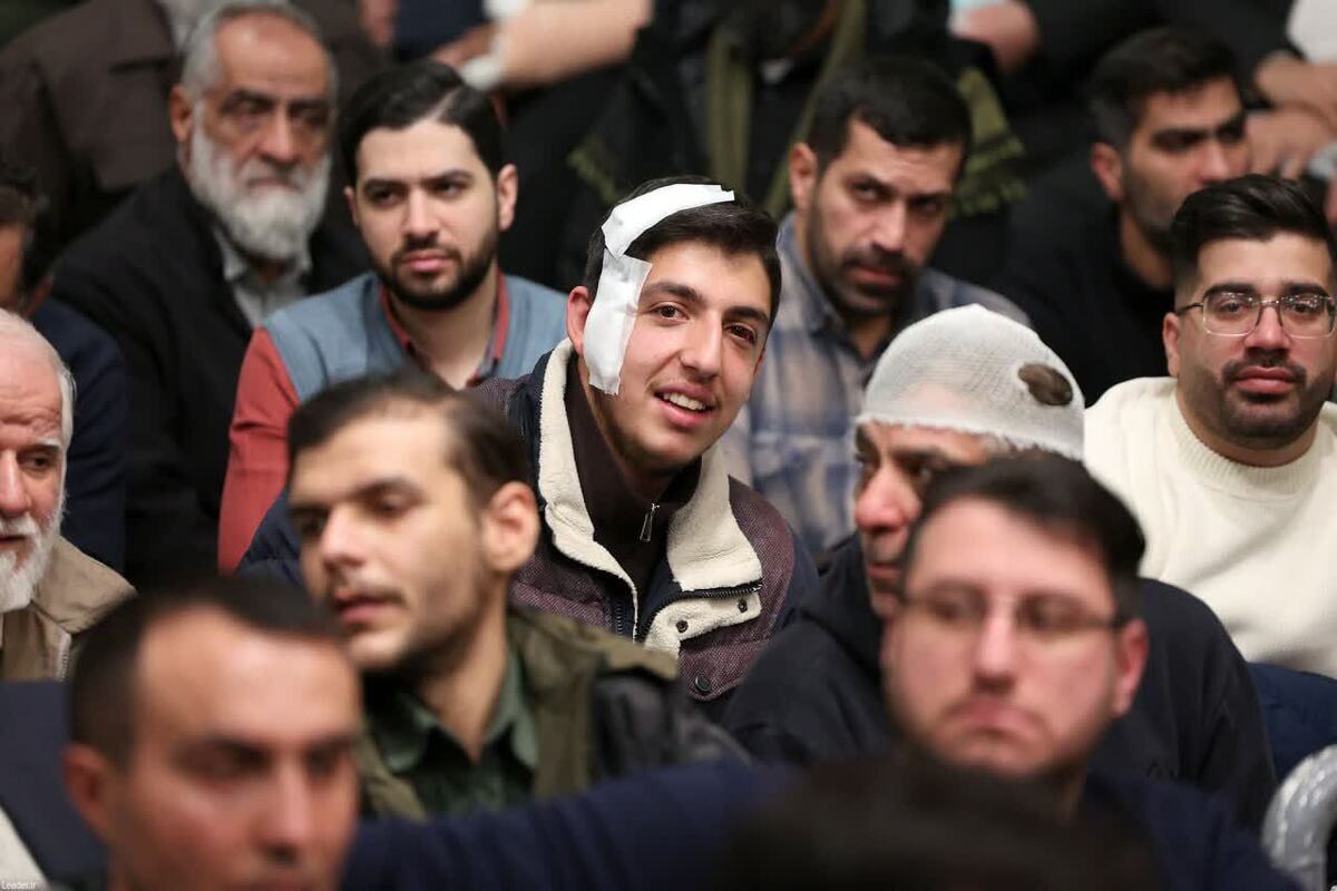  دیدار هزاران نفر از قشرهای مختلف مردم  با رهبر انقلاب