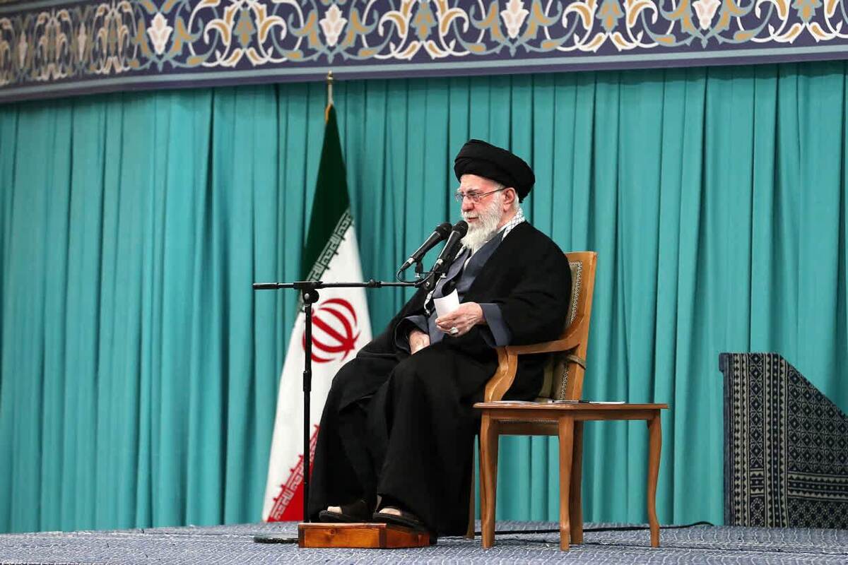  دیدار هزاران نفر از قشرهای مختلف مردم  با رهبر انقلاب