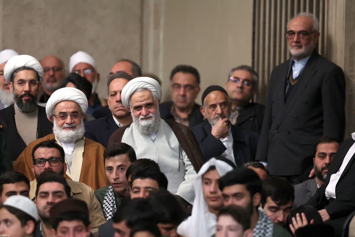  دیدار هزاران نفر از قشرهای مختلف مردم  با رهبر انقلاب