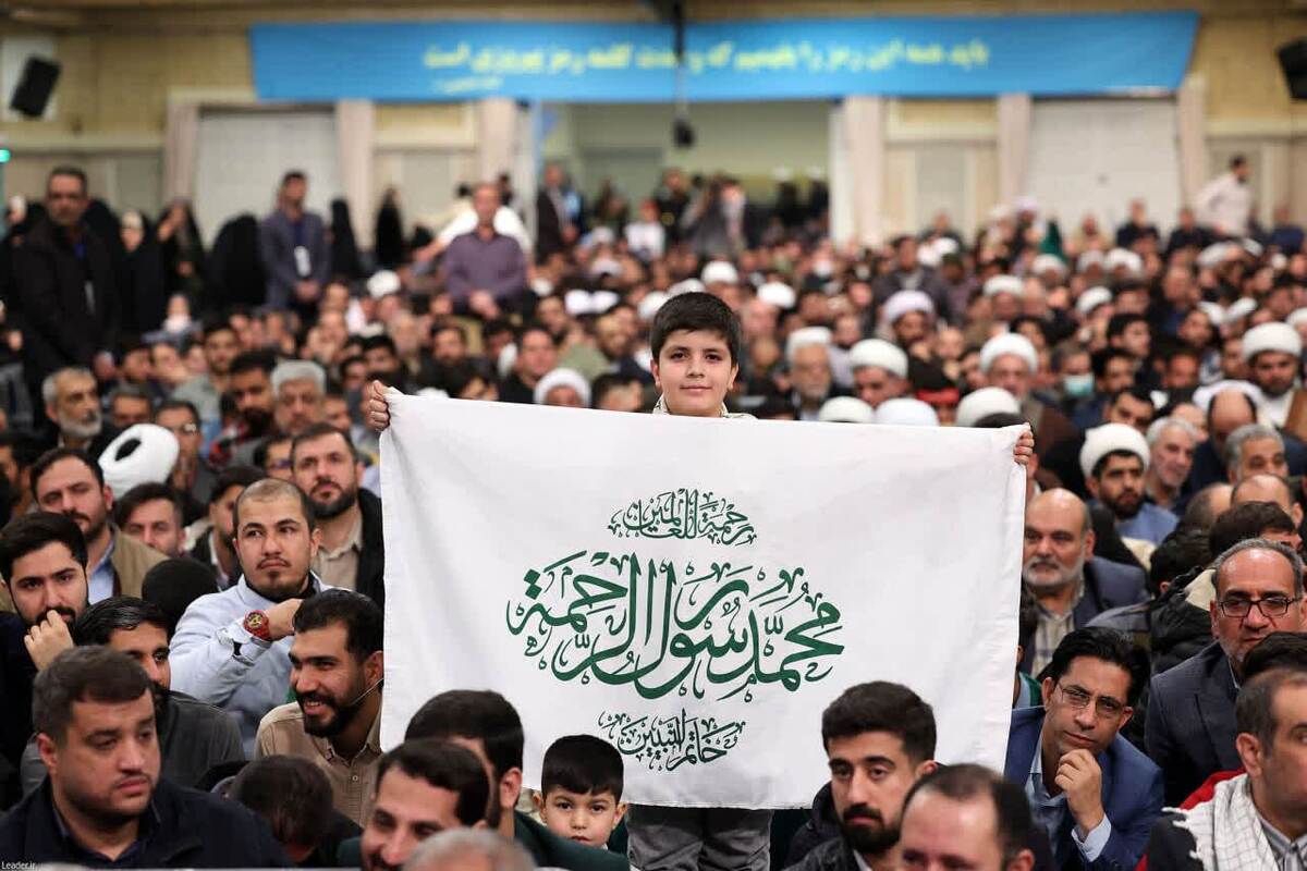  دیدار هزاران نفر از قشرهای مختلف مردم  با رهبر انقلاب