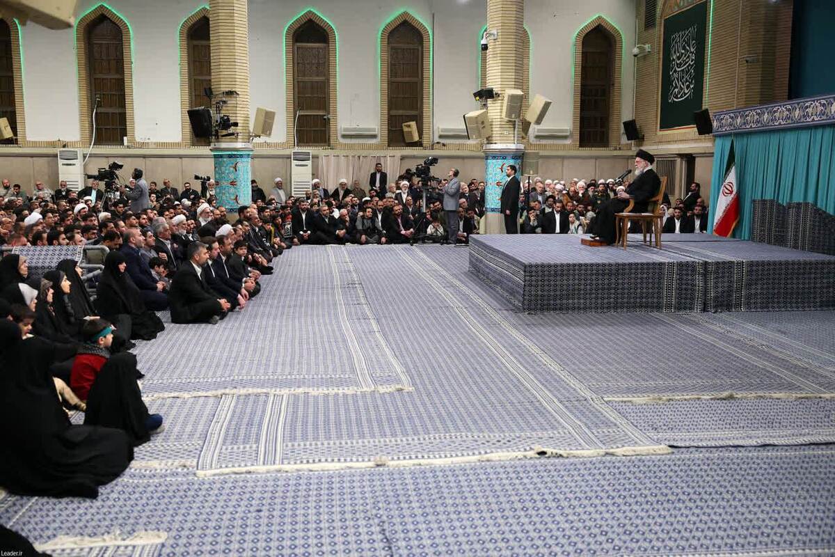  دیدار هزاران نفر از قشرهای مختلف مردم  با رهبر انقلاب