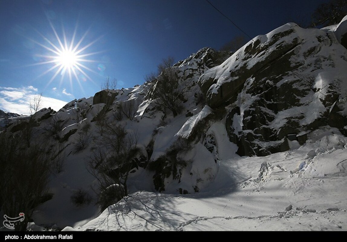 آبشار گنجنامه همدان یخ زد