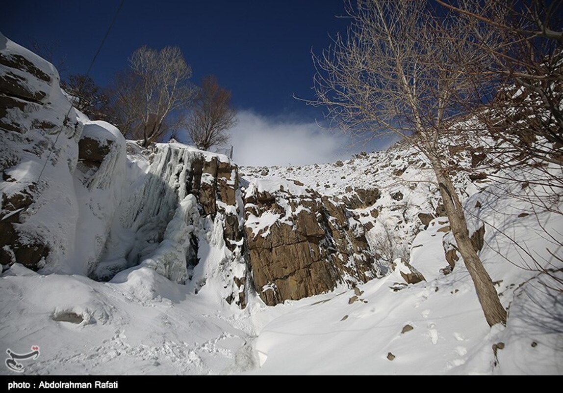 آبشار گنجنامه همدان یخ زد