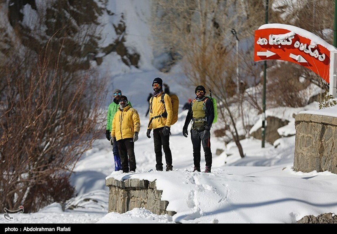 آبشار گنجنامه همدان یخ زد