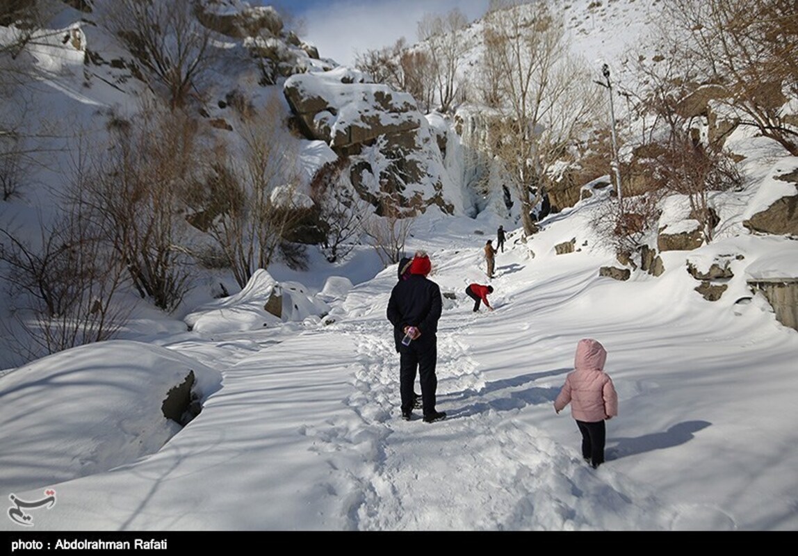 آبشار گنجنامه همدان یخ زد
