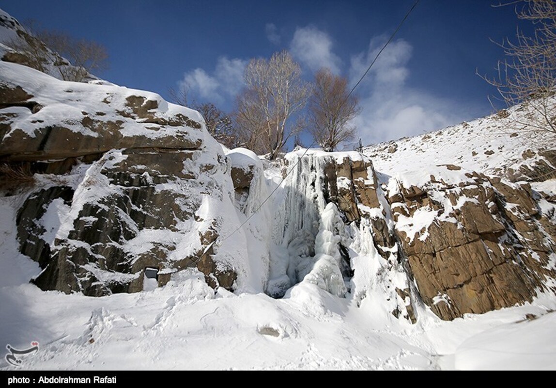 آبشار گنجنامه همدان یخ زد