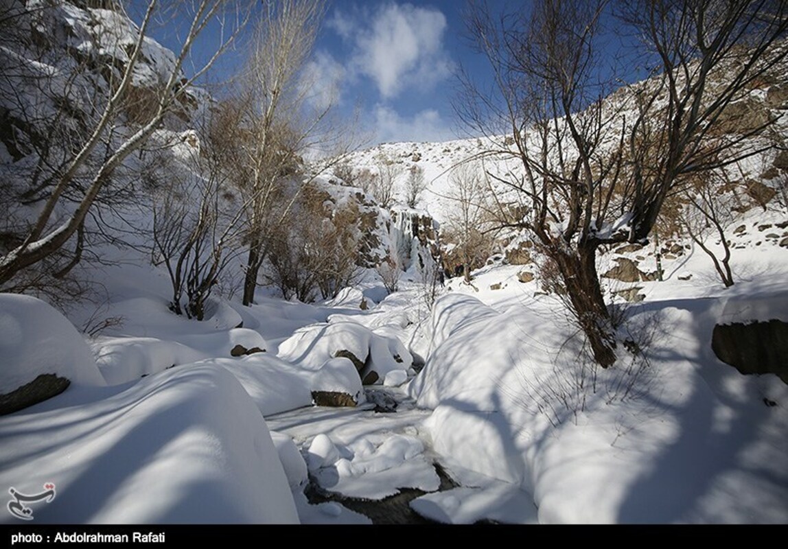 آبشار گنجنامه همدان یخ زد