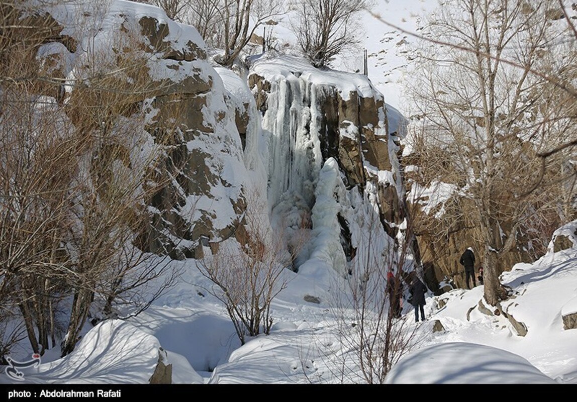 آبشار گنجنامه همدان یخ زد
