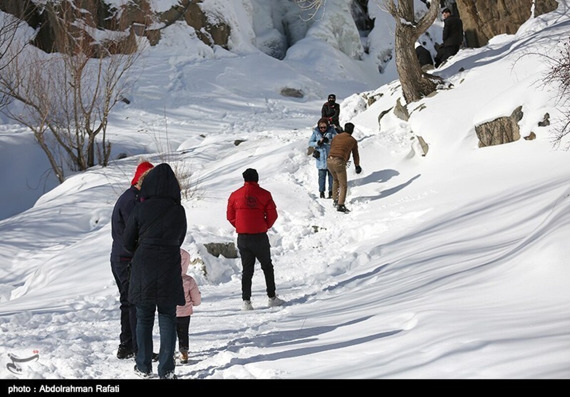 آبشار گنجنامه همدان یخ زد