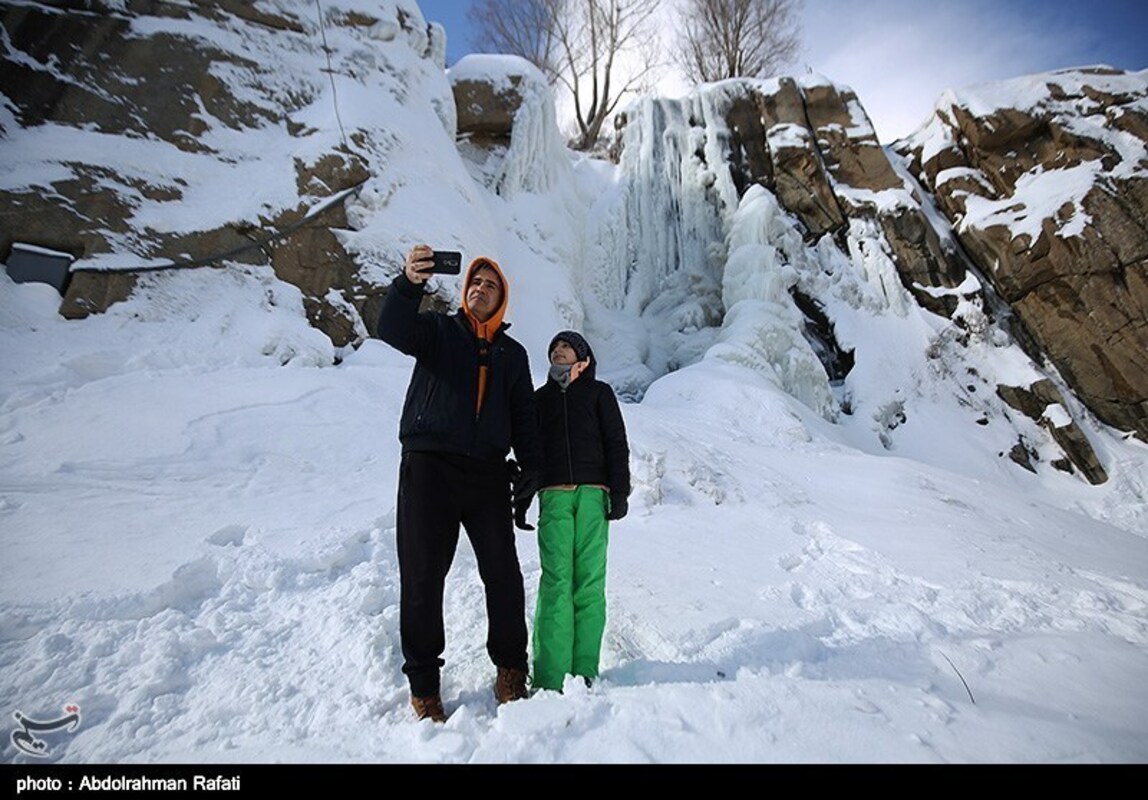 آبشار گنجنامه همدان یخ زد