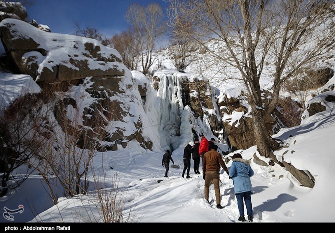 آبشار گنجنامه همدان یخ زد