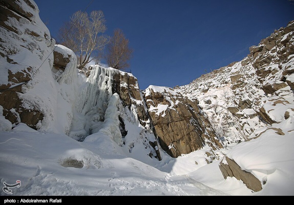 آبشار گنجنامه همدان یخ زد