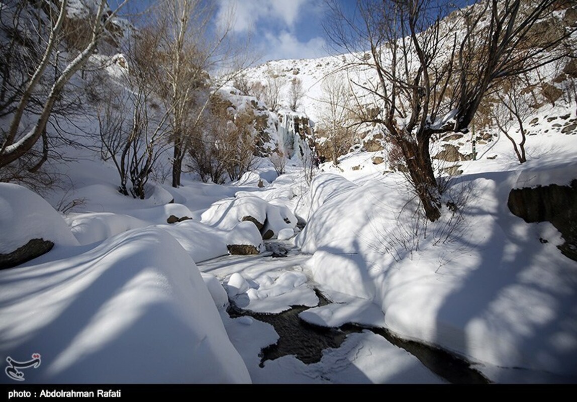 آبشار گنجنامه همدان یخ زد