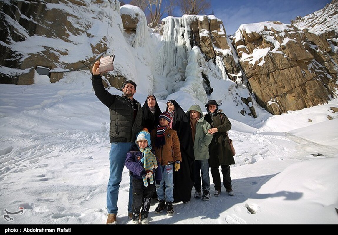 آبشار گنجنامه همدان یخ زد