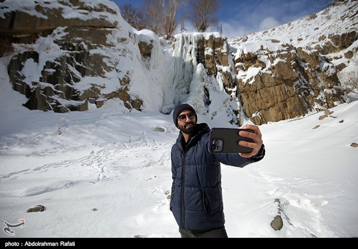 آبشار گنجنامه همدان یخ زد