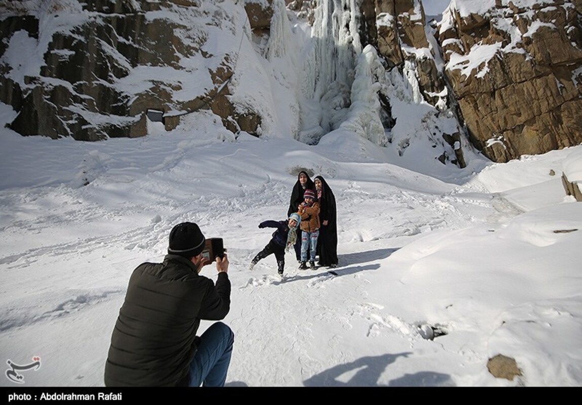 آبشار گنجنامه همدان یخ زد