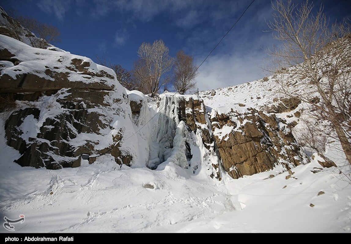 آبشار گنجنامه همدان یخ زد
