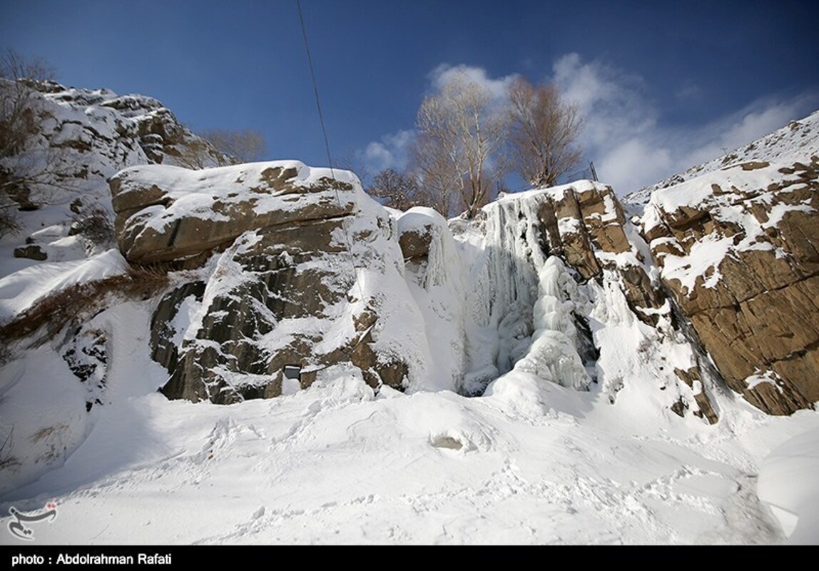 آبشار گنجنامه همدان یخ زد