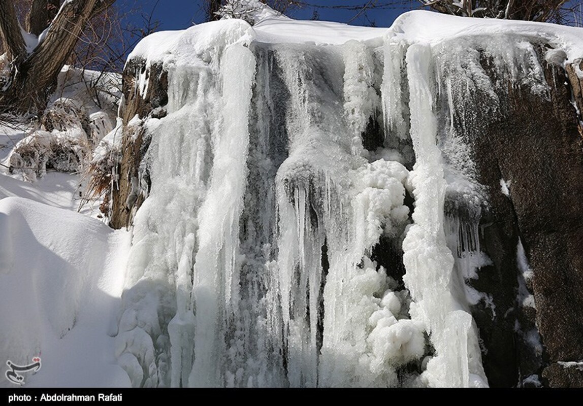 آبشار گنجنامه همدان یخ زد