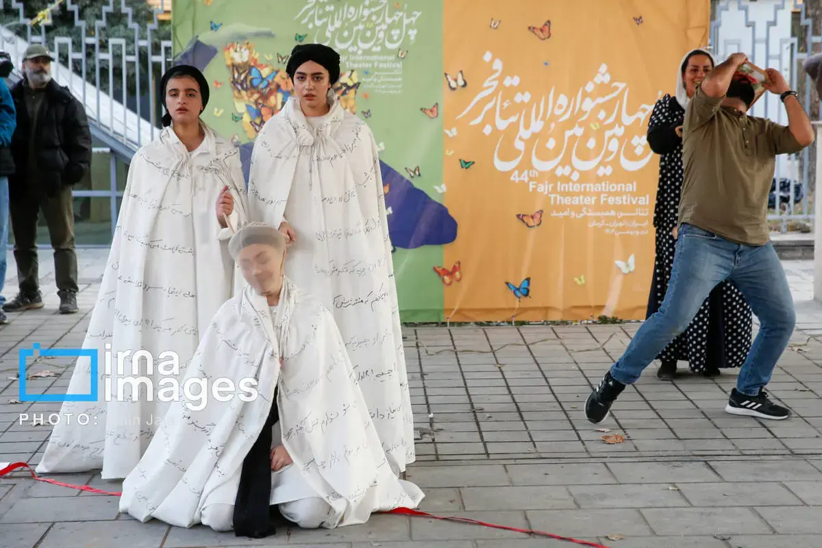 اجرای نامیران در سومین روز جشنواره تئاتر خیابانی فجر