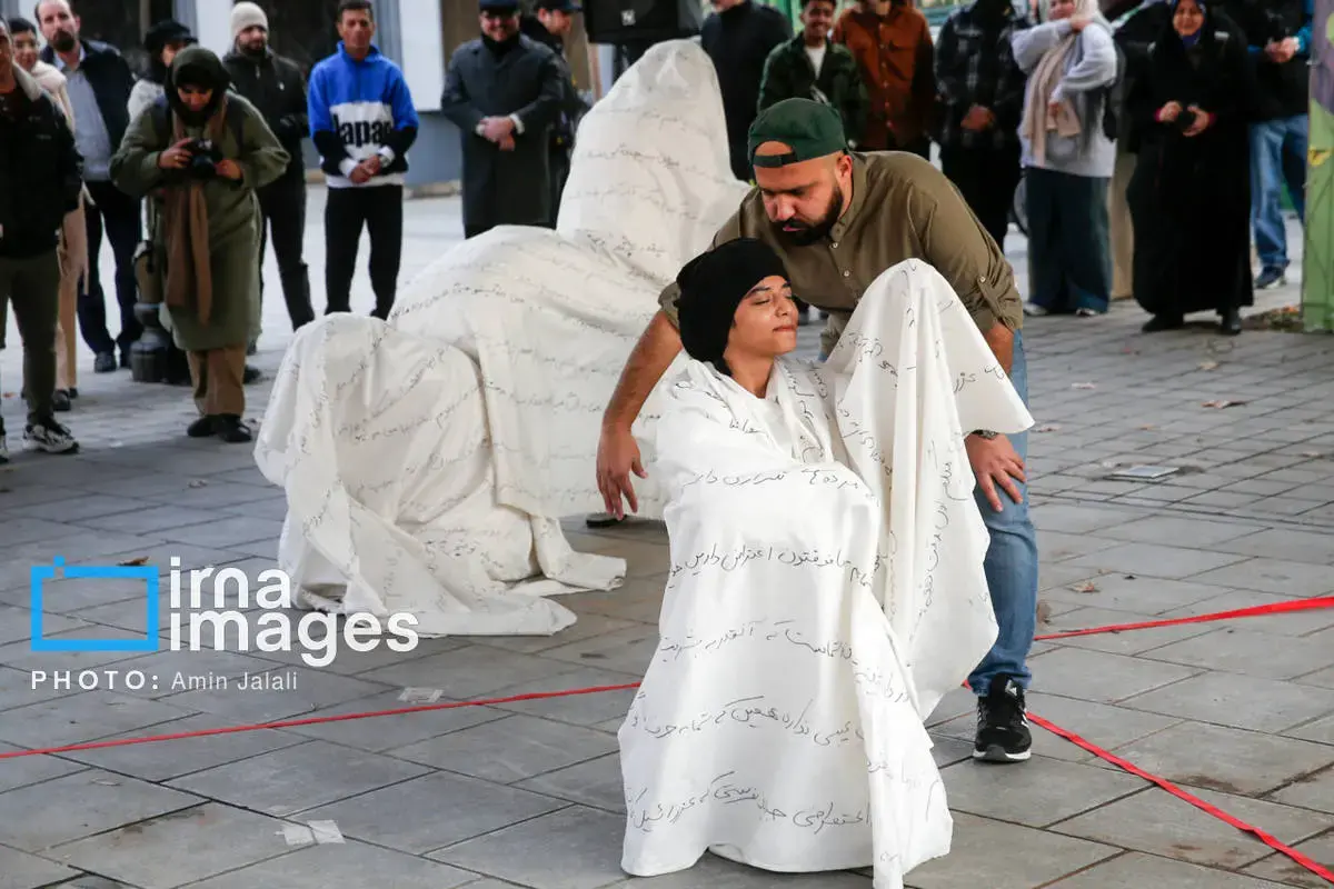 اجرای نامیران در سومین روز جشنواره تئاتر خیابانی فجر